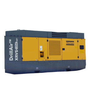 เครื่องพัดลมพกพาสีดํา XRVS1350 ขนาด 429 กิโลวัตถ์ และ 975 ลิตร ถังน้ํามันดีเซล