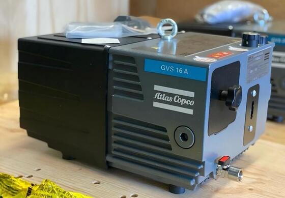 ปั๊มระบายความว่าง GVS16A 0.9kw มอเตอร์พลังงาน ปริมาณระบายน้ํา 15mbar ออกแบบสําหรับการผลิตและการวิจัยครึ่งประสาท